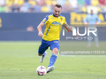 Javi Ontiveros of Cadiz CF makes a center to the area during the Liga Hypermotion match between Cadiz CF and CD Tenerife at Nuevo Mirandilla...