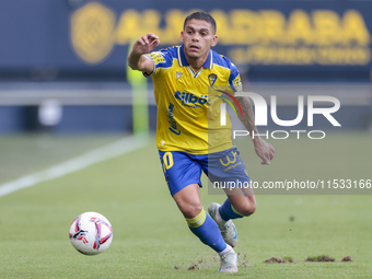 Brian Ocampo of Cadiz CF runs with the ball during the Liga Hypermotion match between Cadiz CF and CD Tenerife at Nuevo Mirandilla in Sevill...