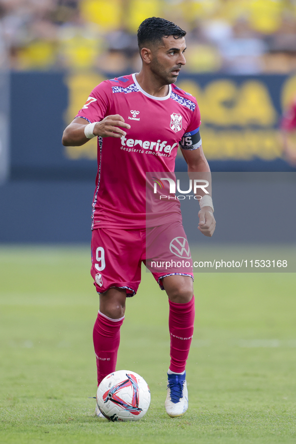 Angel Rodriguez of CD Tenerife runs with the ball during the Liga Hypermotion match between Cadiz CF and CD Tenerife at Nuevo Mirandilla in...