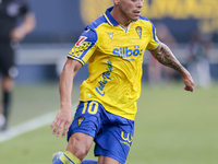 Brian Ocampo of Cadiz CF runs with the ball during the Liga Hypermotion match between Cadiz CF and CD Tenerife at Nuevo Mirandilla in Sevill...