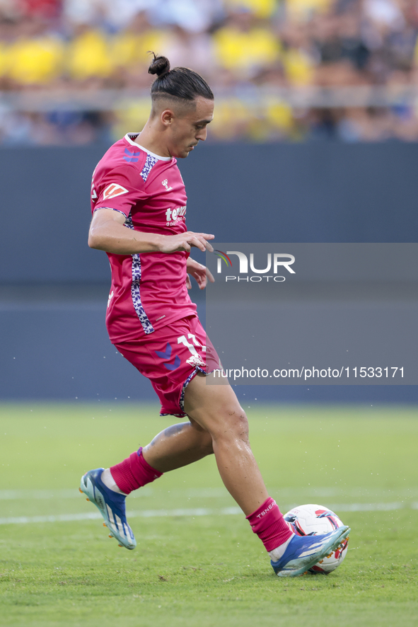 Luismi Cruz of CD Tenerife hits the ball during the Liga Hypermotion match between Cadiz CF and CD Tenerife at Nuevo Mirandilla in Seville,...