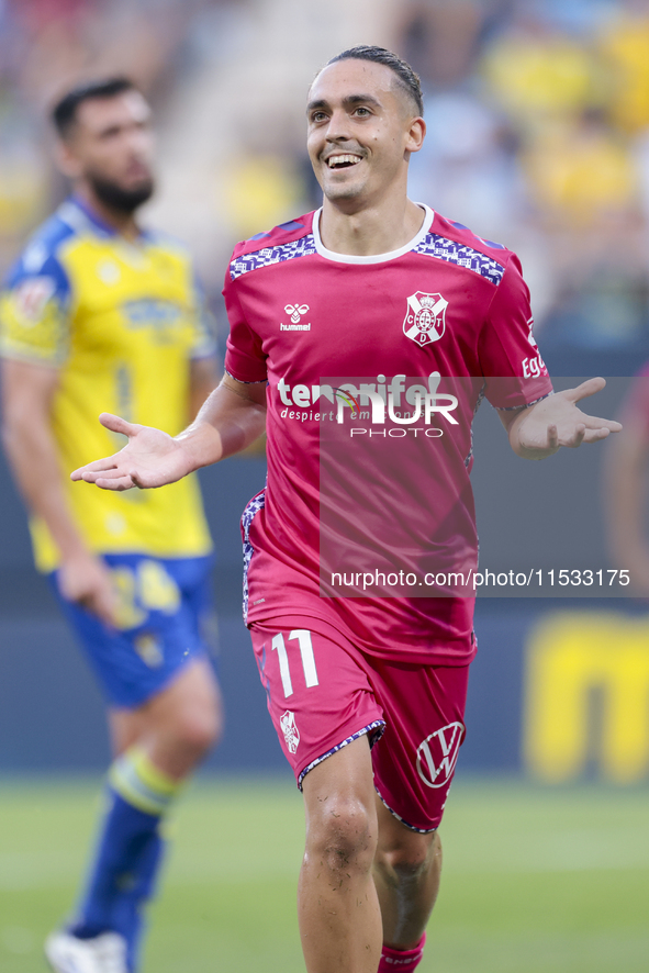 Luismi Cruz of CD Tenerife celebrates a goal during the Liga Hypermotion match between Cadiz CF and CD Tenerife at Nuevo Mirandilla in Sevil...