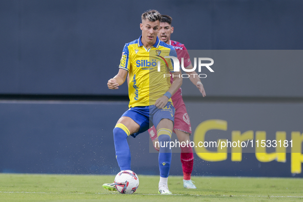 Ivan Alejo of Cadiz CF passes the ball during the Liga Hypermotion match between Cadiz CF and CD Tenerife at Nuevo Mirandilla in Seville, Sp...