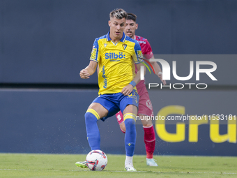 Ivan Alejo of Cadiz CF passes the ball during the Liga Hypermotion match between Cadiz CF and CD Tenerife at Nuevo Mirandilla in Seville, Sp...