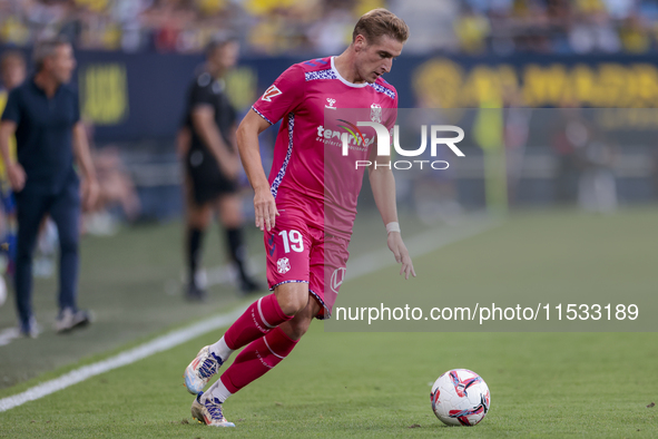 Alejandro Cantero of CD Tenerife runs with the ball during the Liga Hypermotion match between Cadiz CF and CD Tenerife at Nuevo Mirandilla i...