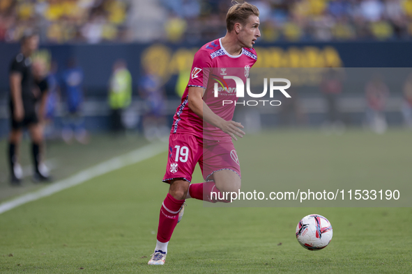 Alejandro Cantero of CD Tenerife runs with the ball during the Liga Hypermotion match between Cadiz CF and CD Tenerife at Nuevo Mirandilla i...