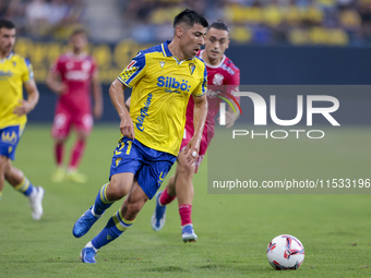 Toman Alarcon of Cadiz CF controls the ball during the Liga Hypermotion match between Cadiz CF and CD Tenerife at Nuevo Mirandilla in Sevill...