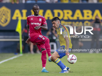 Yussi Diarra of CD Tenerife battles for the ball during the Liga Hypermotion match between Cadiz CF and CD Tenerife at Nuevo Mirandilla in S...