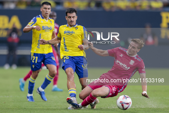 Jose Matos of Cadiz CF competes for the ball with Alejandro Cantero of CD Tenerife during the Liga Hypermotion match between Cadiz CF and CD...