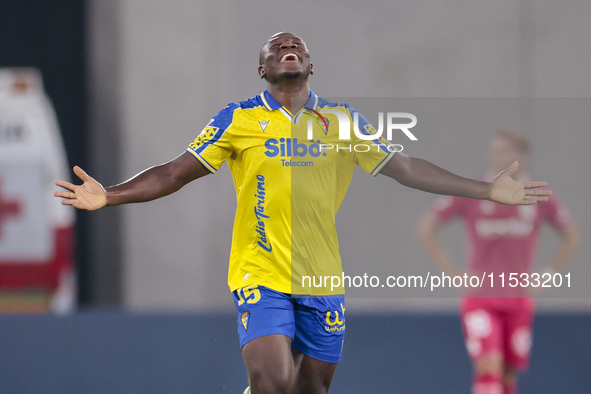 Francisco Mwepu of Cadiz CF celebrates a goal during the Liga Hypermotion match between Cadiz CF and CD Tenerife at Nuevo Mirandilla in Sevi...