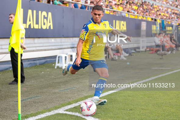 Brian Ocampo of Cadiz CF makes a center to the area during the Liga Hypermotion match between Cadiz CF and CD Tenerife at Nuevo Mirandilla i...