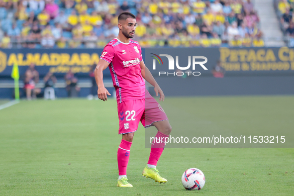 Jeremy Mellot of CD Tenerife controls the ball during the Liga Hypermotion match between Cadiz CF and CD Tenerife at Nuevo Mirandilla in Sev...