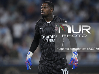 Mike Maignan of AC Milan looks on during the Serie A match between Lazio and Milan at Stadio Olimpico in Rome, Italy, on August 31, 2024. (