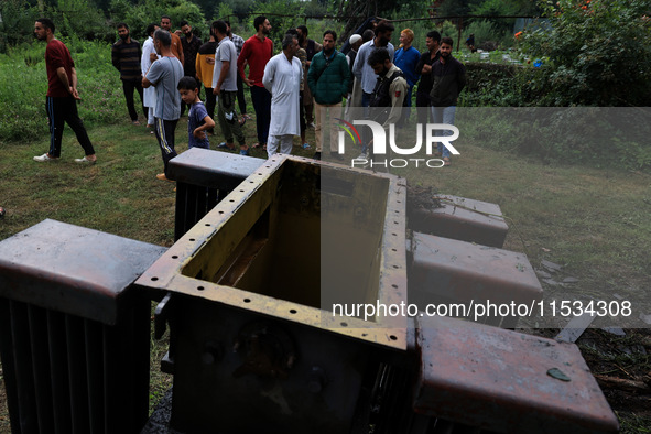 Burglars steal a 250 KV power transformer from Tarzoo Sopore in Baramulla district, Jammu and Kashmir, India, on September 1, 2024. The inte...