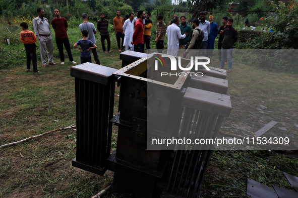 Burglars steal a 250 KV power transformer from Tarzoo Sopore in Baramulla district, Jammu and Kashmir, India, on September 1, 2024. The inte...