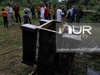 Burglars steal a 250 KV power transformer from Tarzoo Sopore in Baramulla district, Jammu and Kashmir, India, on September 1, 2024. The inte...