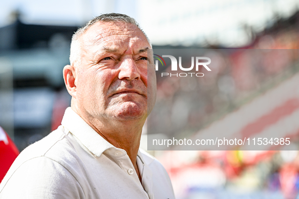 FC Utrecht trainer Ron Jans during the match between Utrecht and Twente at Stadium Galgenwaard for the Dutch Eredivisie 4th round season 202...