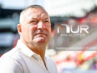 FC Utrecht trainer Ron Jans during the match between Utrecht and Twente at Stadium Galgenwaard for the Dutch Eredivisie 4th round season 202...