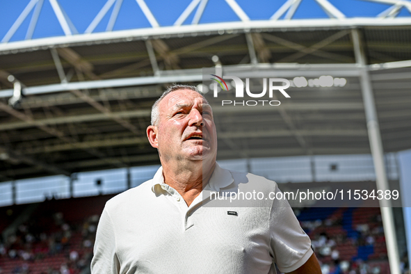 FC Utrecht trainer Ron Jans during the match between Utrecht and Twente at Stadium Galgenwaard for the Dutch Eredivisie 4th round season 202...