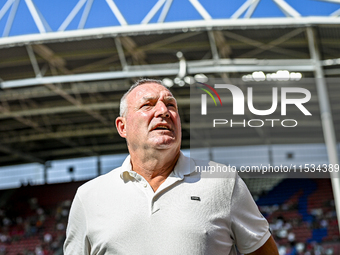 FC Utrecht trainer Ron Jans during the match between Utrecht and Twente at Stadium Galgenwaard for the Dutch Eredivisie 4th round season 202...