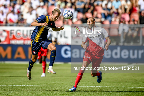 FC Twente player Michel Vlap and FC Utrecht player Mike van der Hoorn during the match Utrecht vs. Twente at Stadium Galgenwaard for the Dut...