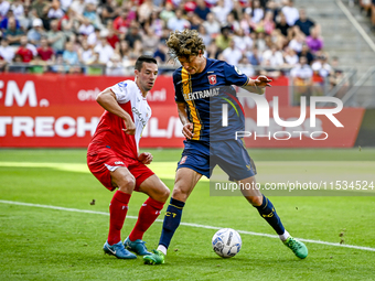 FC Utrecht player Nick Viergever and FC Twente player Sam Lammers during the match Utrecht vs. Twente at Stadium Galgenwaard for the Dutch E...