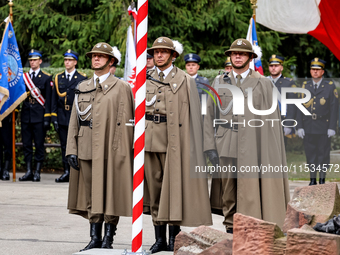 Military servicemen stand by the monument to the unknown soldier during the a ceremony commemorating 85. anniversary of an the outbreak of t...