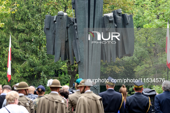 Military servicemen stand by the monument to the unknown soldier during the a ceremony commemorating 85. anniversary of an the outbreak of t...