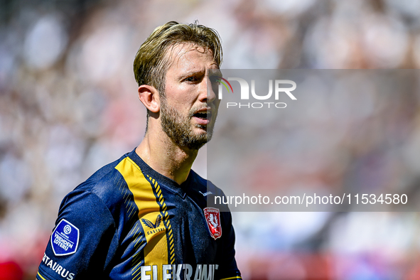 FC Twente player Michel Vlap plays during the match Utrecht vs. Twente at Stadium Galgenwaard for the Dutch Eredivisie 4th round season 2024...