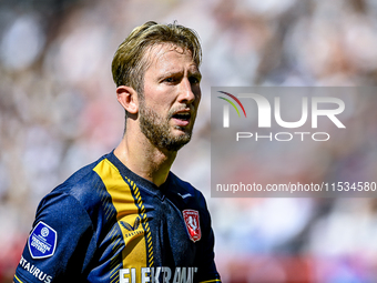 FC Twente player Michel Vlap plays during the match Utrecht vs. Twente at Stadium Galgenwaard for the Dutch Eredivisie 4th round season 2024...