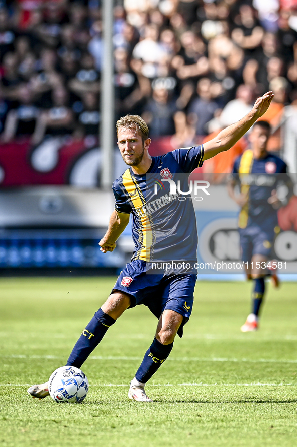 FC Twente player Michel Vlap plays during the match Utrecht vs. Twente at Stadium Galgenwaard for the Dutch Eredivisie 4th round season 2024...