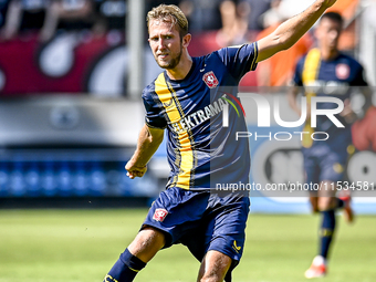 FC Twente player Michel Vlap plays during the match Utrecht vs. Twente at Stadium Galgenwaard for the Dutch Eredivisie 4th round season 2024...