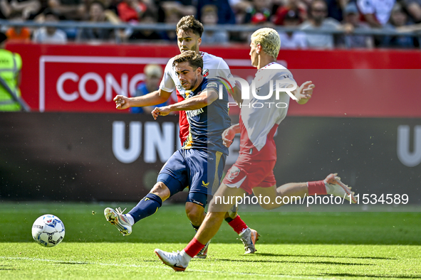 FC Utrecht player Souffian El Karouani and FC Twente player Bart van Rooij during the match Utrecht - Twente at Stadium Galgenwaard for the...