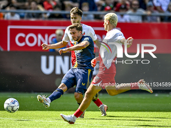 FC Utrecht player Souffian El Karouani and FC Twente player Bart van Rooij during the match Utrecht - Twente at Stadium Galgenwaard for the...