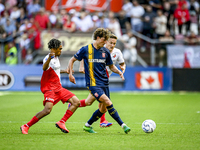 FC Utrecht player Alonzo Engwanda, FC Twente player Sam Lammers, and FC Utrecht player Jens Toornstra during the match Utrecht - Twente at t...