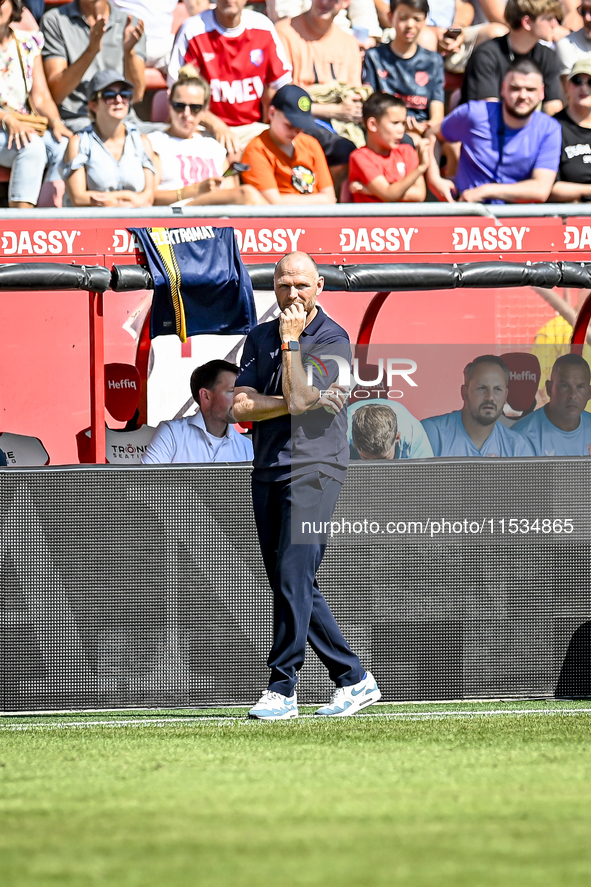 FC Twente trainer Joseph Oosting during the match Utrecht - Twente at the Stadium Galgenwaard for the Dutch Eredivisie 4th round season 2024...