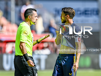 Referee Dennis Higler and FC Twente player Ricky van Wolfswinkel during the match between Utrecht and Twente at Stadium Galgenwaard for the...