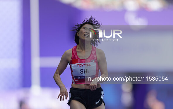 Yiting Shi of People's Republic of China celebrates winning gold in Women's 200m - T36 Final during the Paris 2024 Paralympic Games at Stade...