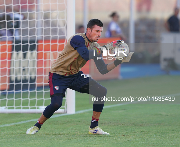 Simone Scuffet of Cagliari Calcio during the Serie A match between Lecce and Cagliari in Lecce, Italy, on August 31, 2024. 