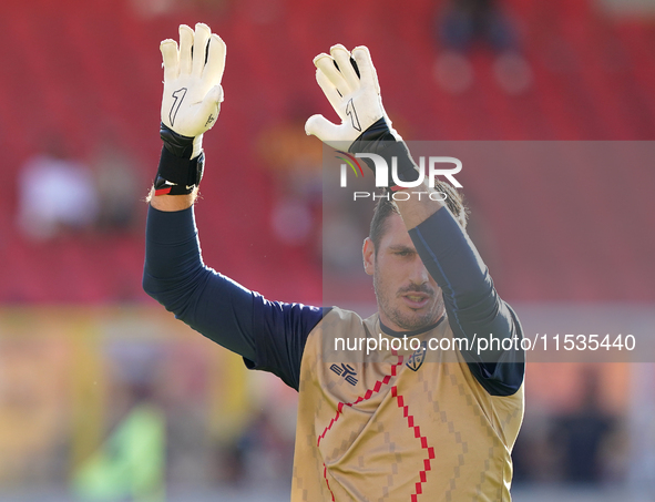 Simone Scuffet of Cagliari Calcio during the Serie A match between Lecce and Cagliari in Lecce, Italy, on August 31, 2024. 