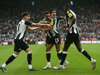 Alexander Isak of Newcastle United celebrates his goal with Tino Livramento, Sandro Tonali, and Jacob Murphy of Newcastle United during the...