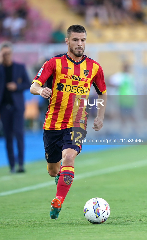 Frederic Gilbert of US Lecce is in action during the Serie A match between Lecce and Cagliari in Lecce, Italy, on August 31, 2024. 