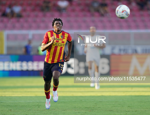 Patrick Dorgu of US Lecce is in action during the Serie A match between Lecce and Cagliari in Lecce, Italy, on August 31, 2024. 