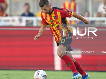 Ylber Ramadani of US Lecce is in action during the Serie A match between Lecce and Cagliari in Lecce, Italy, on August 31, 2024. (