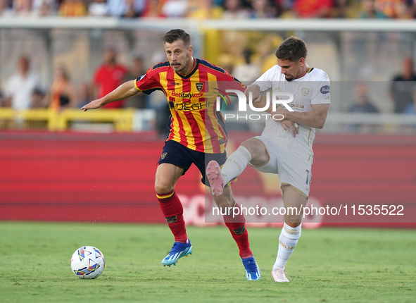 Ylber Ramadani of US Lecce is in action during the Serie A match between Lecce and Cagliari in Lecce, Italy, on August 31, 2024. 