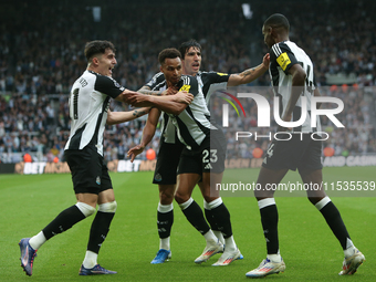 Alexander Isak of Newcastle United celebrates his goal with Tino Livramento, Sandro Tonali, and Jacob Murphy of Newcastle United during the...