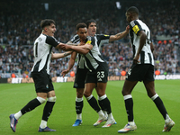 Alexander Isak of Newcastle United celebrates his goal with Tino Livramento, Sandro Tonali, and Jacob Murphy of Newcastle United during the...