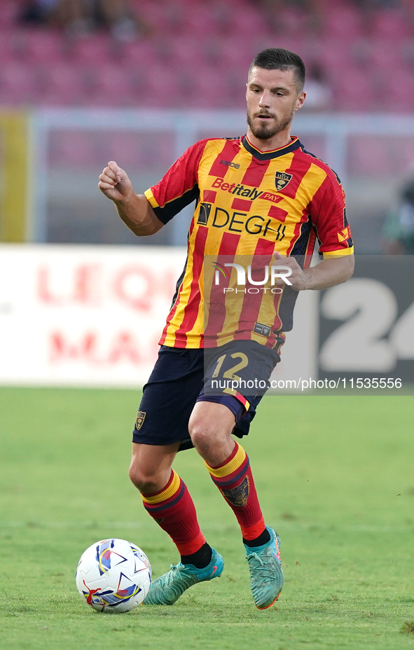 Frederic Gilbert of US Lecce is in action during the Serie A match between Lecce and Cagliari in Lecce, Italy, on August 31, 2024. 