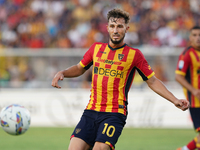 Remi Oudin of Us Lecce is in action during the Serie A match between Lecce and Cagliari in Lecce, Italy, on August 31, 2024. (