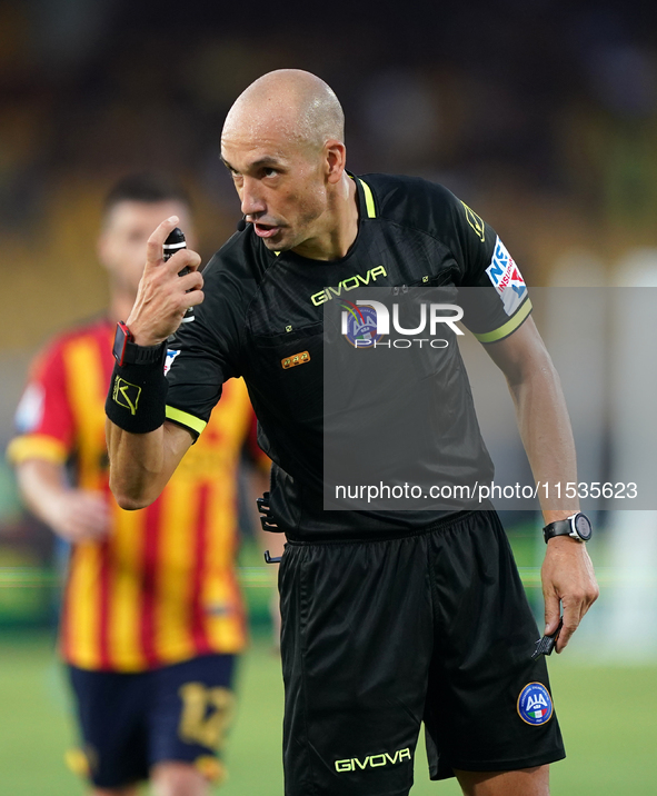 Referee Michael Fabbri officiates the Serie A match between Lecce and Cagliari in Lecce, Italy, on August 31, 2024. 